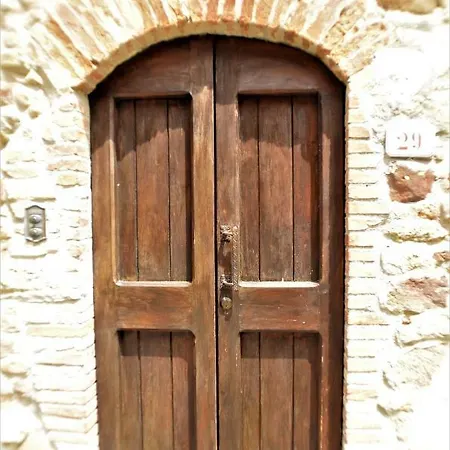 Apartment Il Mirtillo - A Truly Magical Place In The Heart Of Tuscany, Nestled In A Medieval Village *